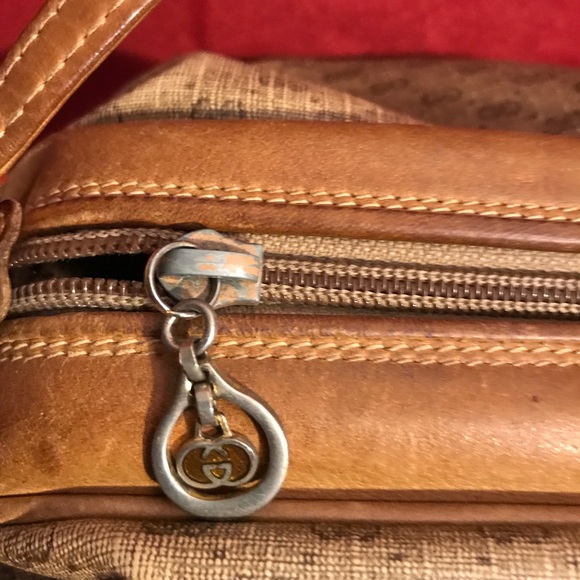 GUCCI Barrel Crossbody bag - Picture 2 of 8